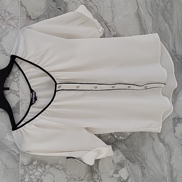 Express Tops - Shirt-style blouse with a round neckline